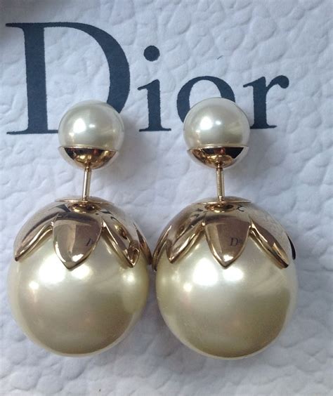 christian mise en dior earrings.